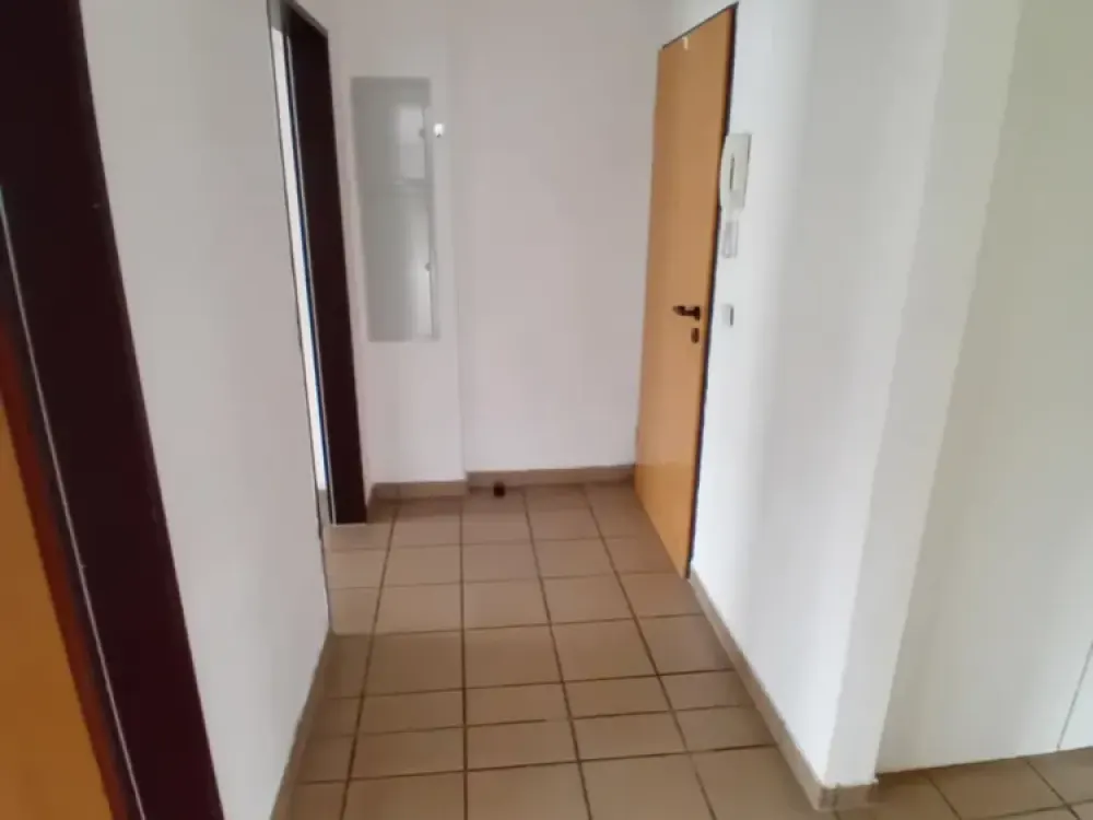 Spacious 3-Room Apartment, Optional with Garage in a Good Residential Area