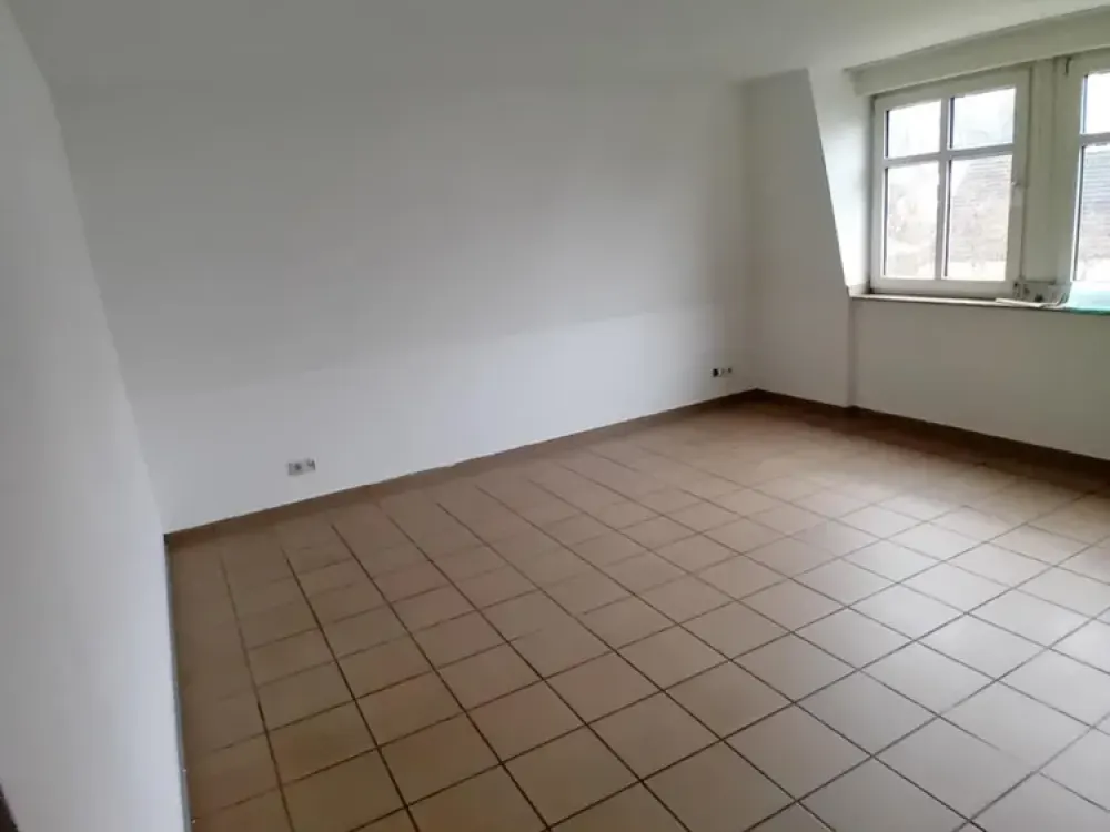 Spacious 3-Room Apartment, Optional with Garage in a Good Residential Area