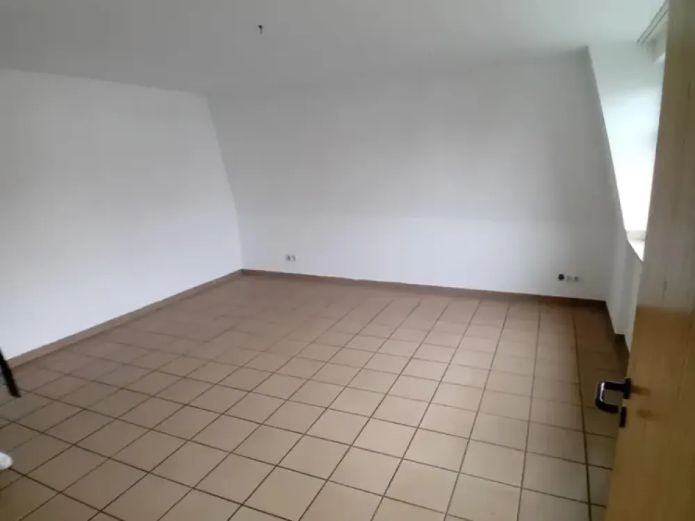 Spacious 3-Room Apartment, Optional with Garage in a Good Residential Area