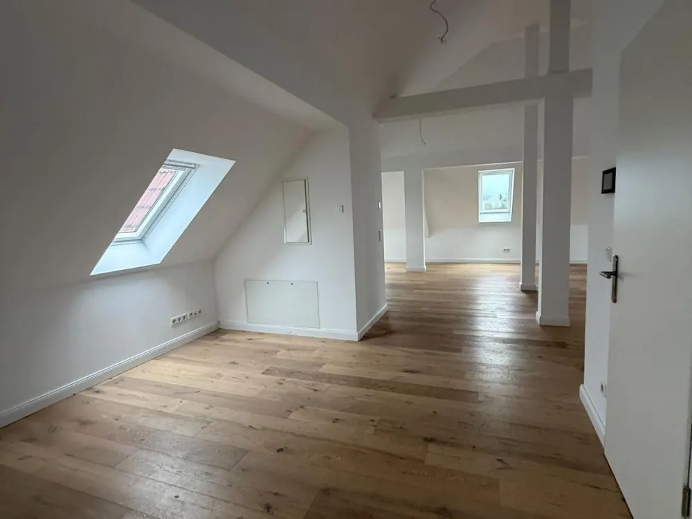 1. Monat mietfrei - Penthouse-Flair Wohnung in Mahlsdorf