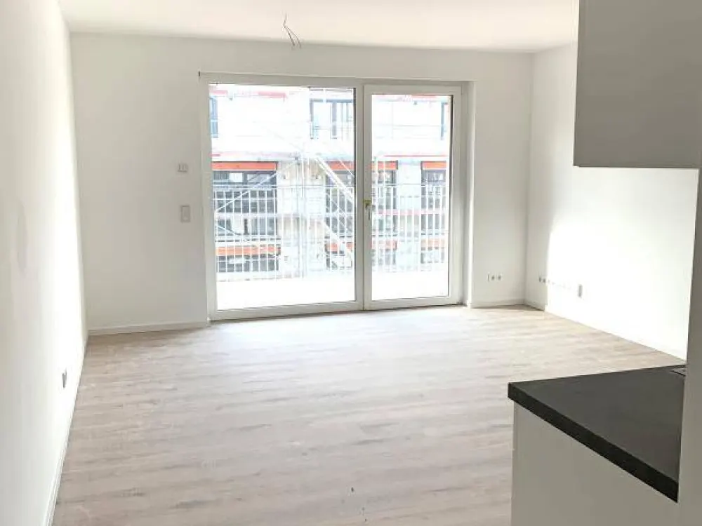 N-Schweinau: أول سكن! شقة جذابة ومضيئة من 3 غرف (الطابق الثالث) مع مطبخ مجهز وشرفة ومصعد وموقف سيارات تحت الأرض