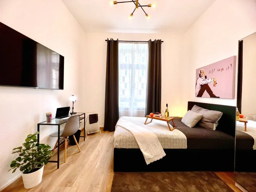 2 Zimmerwohnung möbliert in Frankfurt Innenstadt / WG möglich