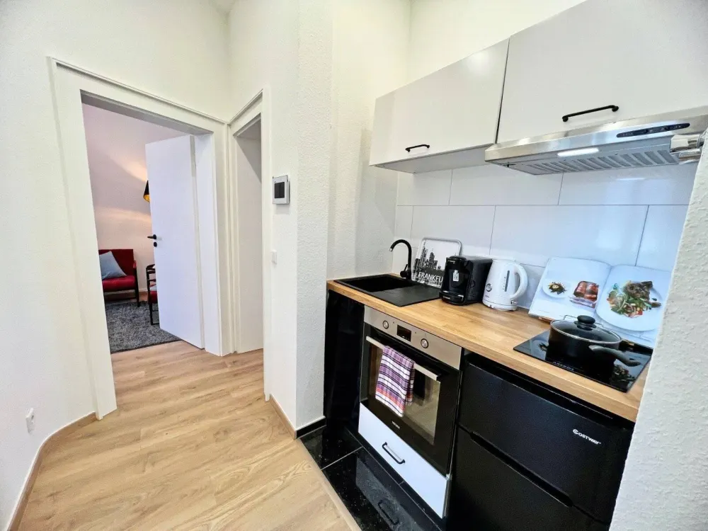 2 Zimmerwohnung möbliert in Frankfurt Innenstadt / WG möglich