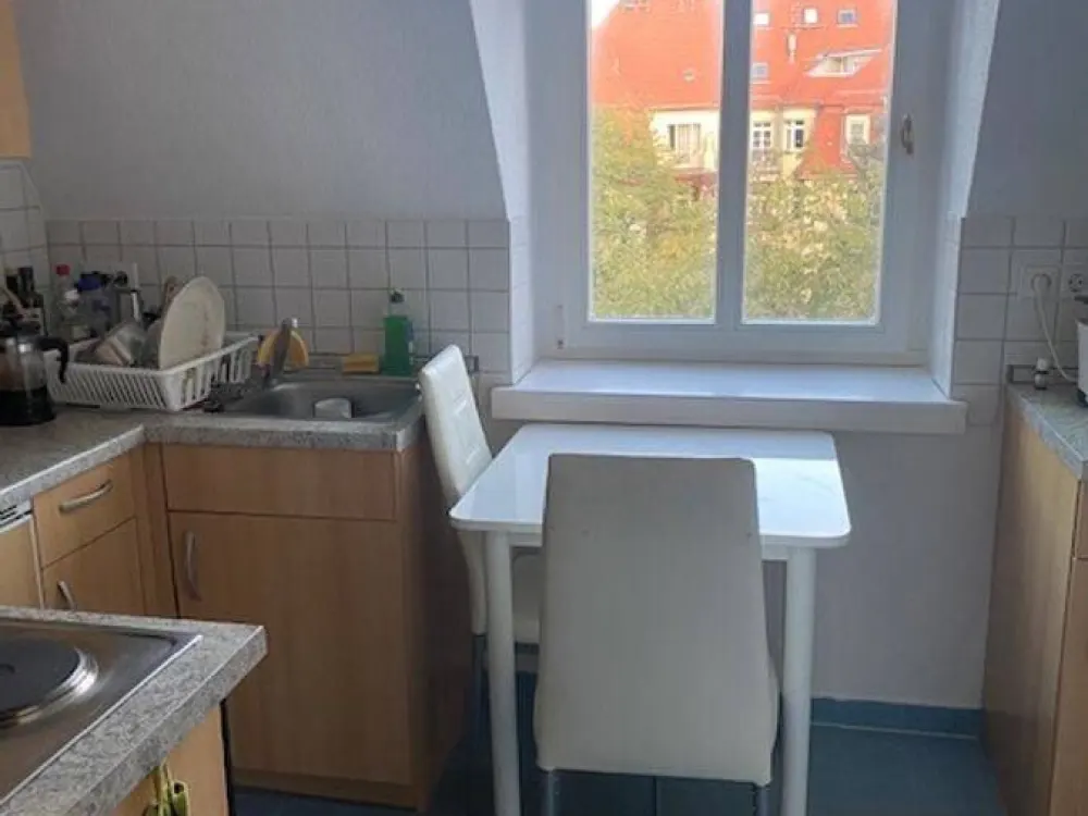 Hübsches kleines Dachgeschoss zu vermieten und nicht weit zum Großen Garten!