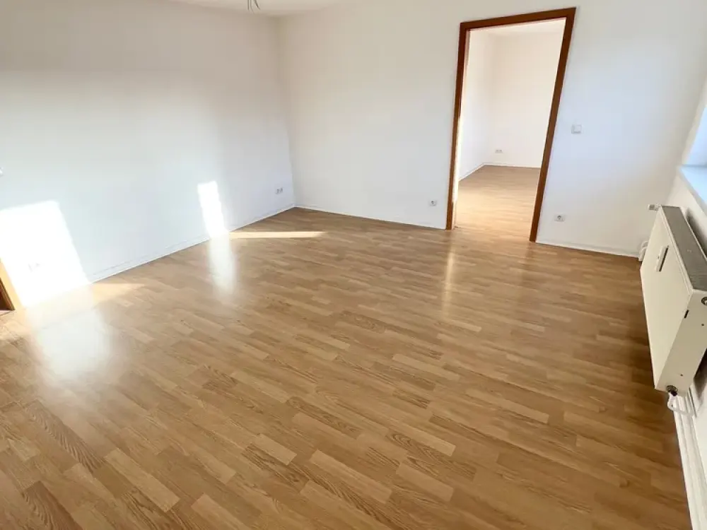 3-Raum Dachgeschosswohnung im Hansaviertel mit Laminat, Tageslichtbad mit Dusche und Einbauküche.!!!