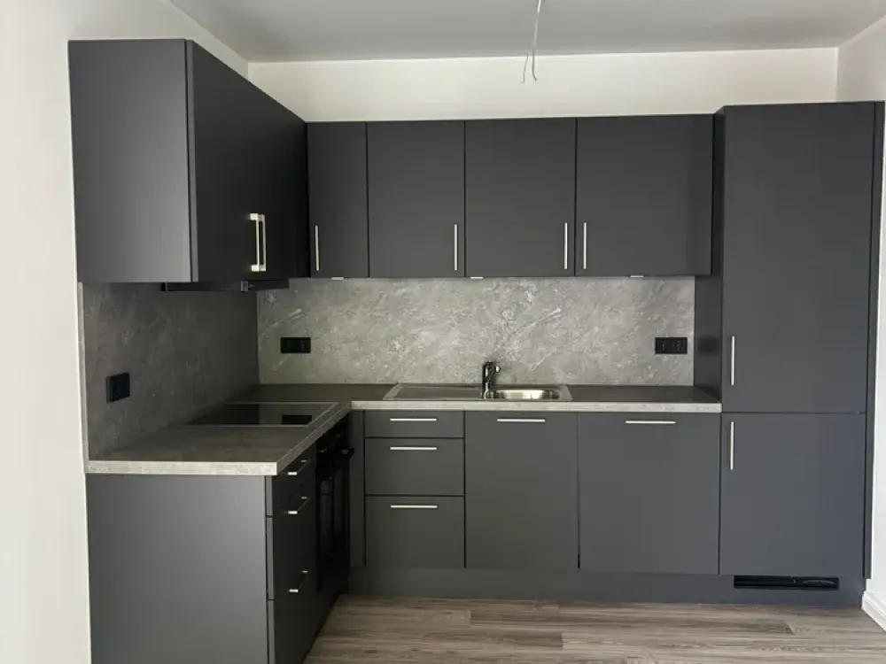 Neubau: Exklusive 3-Zi.-Whg. (ca. 78 m²) mit Loggia + TG-Stellplatz in zentraler Wohnlage