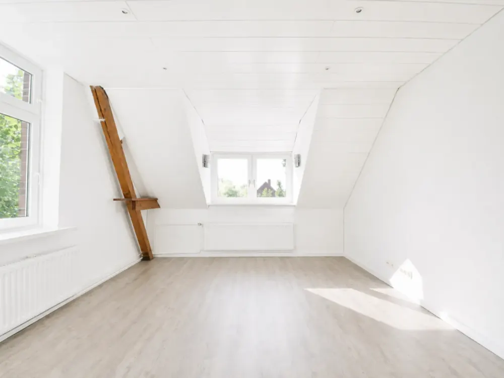 Charming Home: Renovated 2-Room Apartment in Lohbrügge