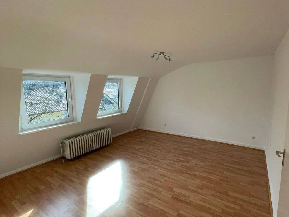 Frisch renoviertes Raumwunder! 120 m² Dachgeschosswohnung mit Traum-Balkon, Klimaanlage & Dom-Blick