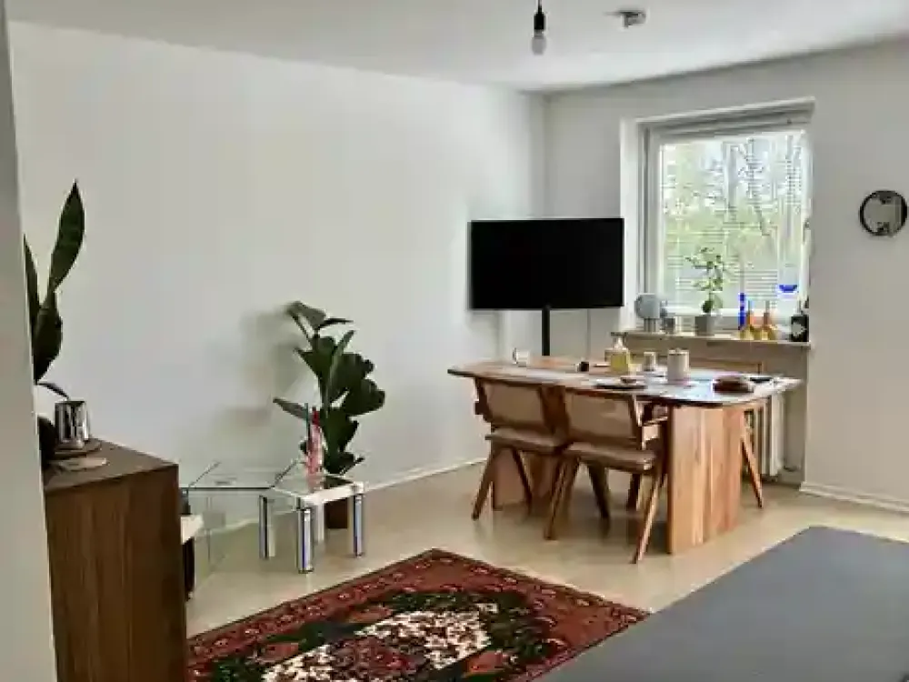 Helle, südlich ausgerichtete 2-Zimmer-Wohnung mit Balkon am Ostbahnhof, Nachmieter ab 01.10.2026