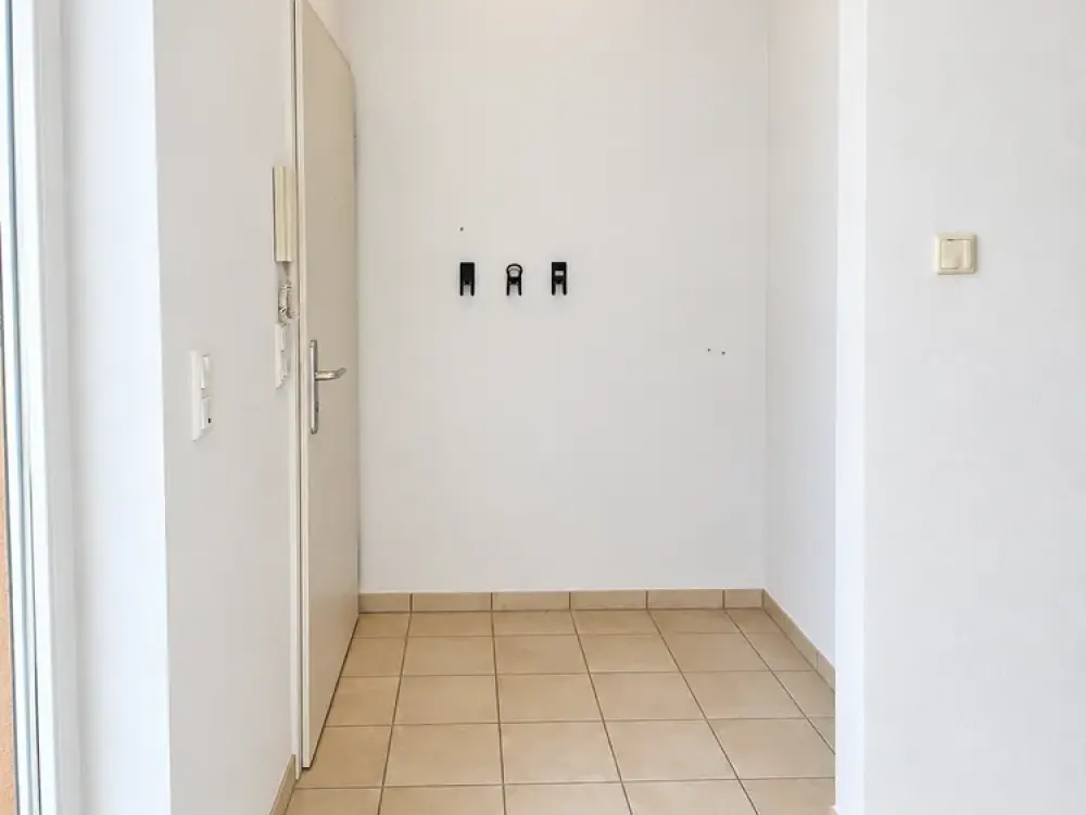 Bright, freshly renovated 2-room apartment with a view of greenery