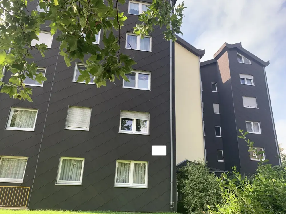 Einziehen und wohlfühlen - frisch renovierte 4-Zimmer-Wohnung mit großem Balkon zu vermieten