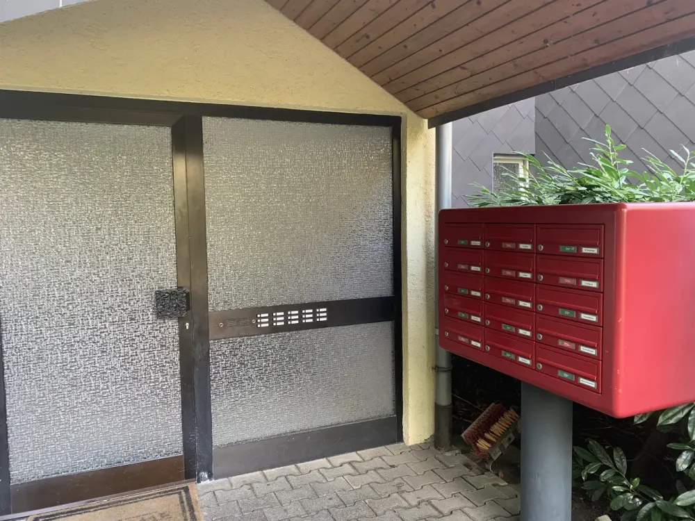 Einziehen und wohlfühlen - frisch renovierte 4-Zimmer-Wohnung mit großem Balkon zu vermieten