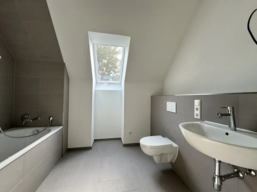 Gr0ße 5 Zimmer Wohnung zur Miete in Hamburg Rahstedt - Wentzel Dr.