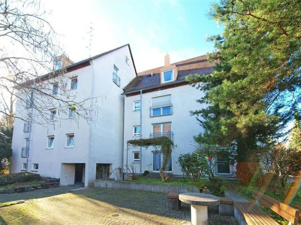 Großzügige 4-Zimmer-Dachgeschosswohnung mit Balkon - frisch renoviert und ganz für sich
