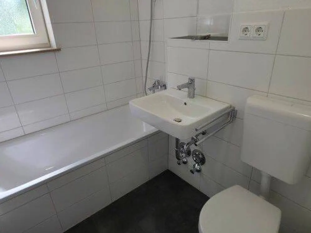 Großzügige 4-Zimmer-Dachgeschosswohnung mit Balkon - frisch renoviert und ganz für sich