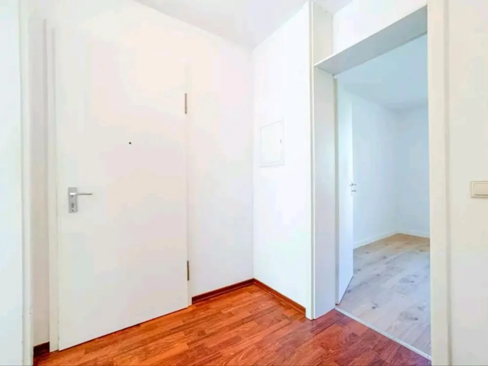 Schöne 2-Zimmer-Erdgeschosswohnung + Terrasse, Stellplatz und EBK