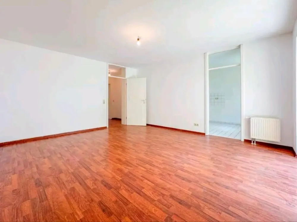 Schöne 2-Zimmer-Erdgeschosswohnung + Terrasse, Stellplatz und EBK