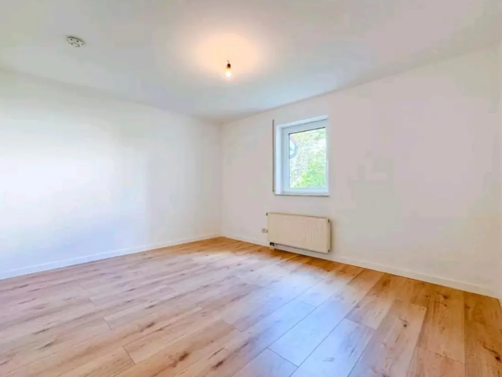 Schöne 2-Zimmer-Erdgeschosswohnung + Terrasse, Stellplatz und EBK