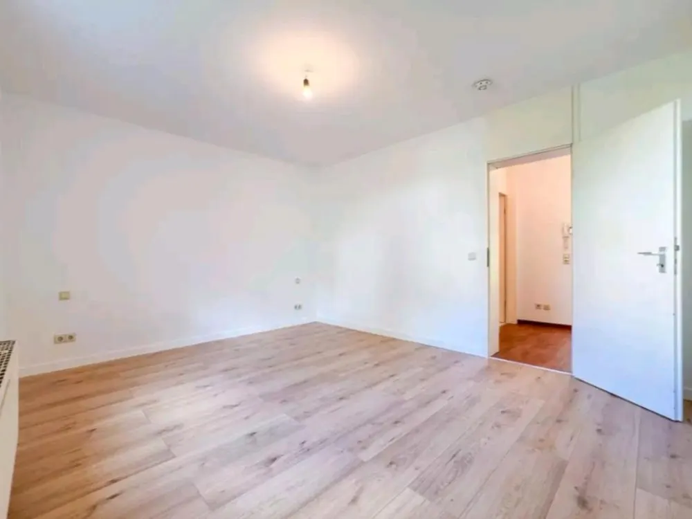 Schöne 2-Zimmer-Erdgeschosswohnung + Terrasse, Stellplatz und EBK