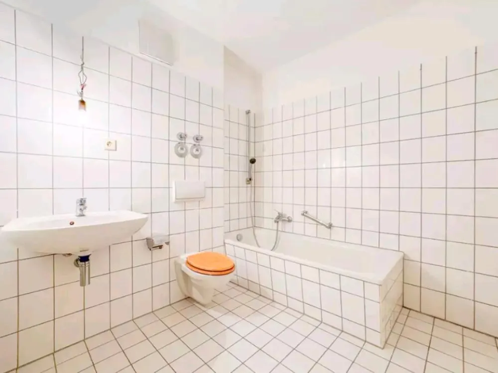 Schöne 2-Zimmer-Erdgeschosswohnung + Terrasse, Stellplatz und EBK