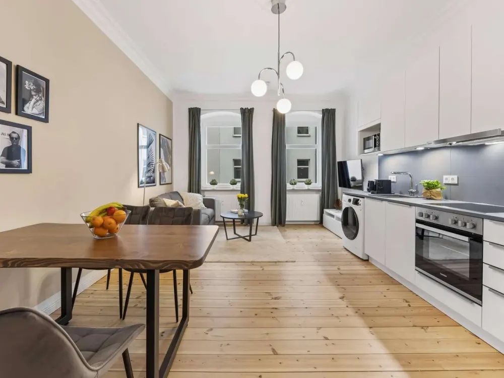 Modern, freshly renovated 2 room apartment with the best accessibility in Prenzlauer Berg