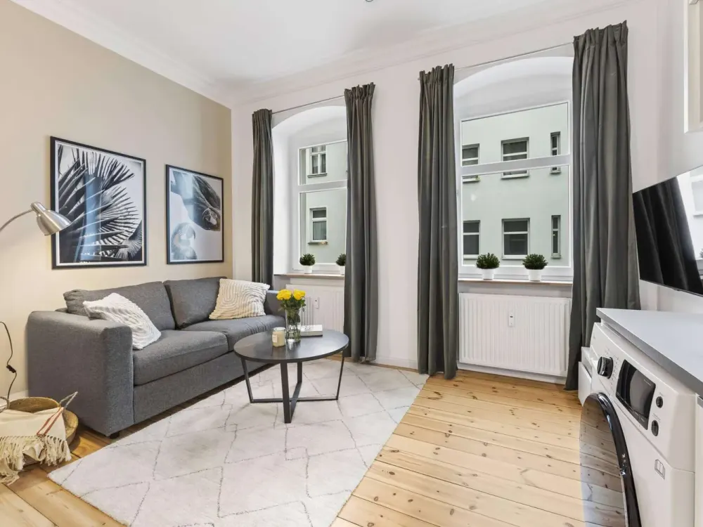 Modern, freshly renovated 2 room apartment with the best accessibility in Prenzlauer Berg