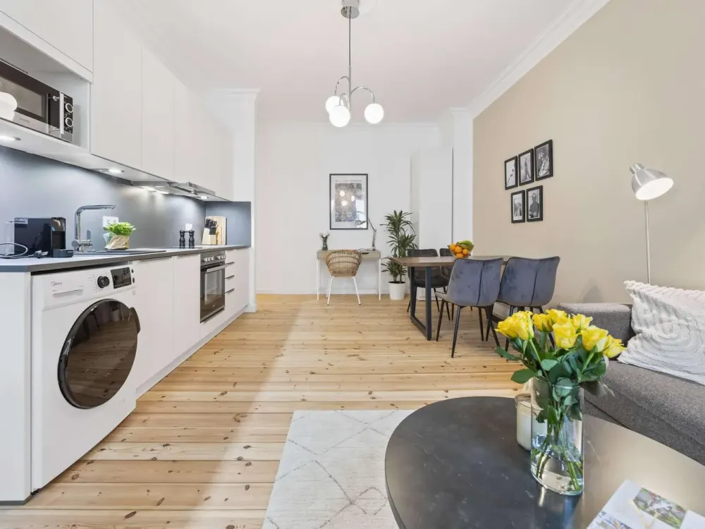 Modern, freshly renovated 2 room apartment with the best accessibility in Prenzlauer Berg