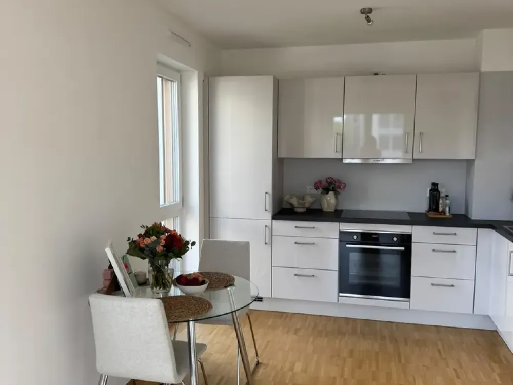 Moderne 2-Zimmer-Wohnung mit Einbauküche und Tiefgarage