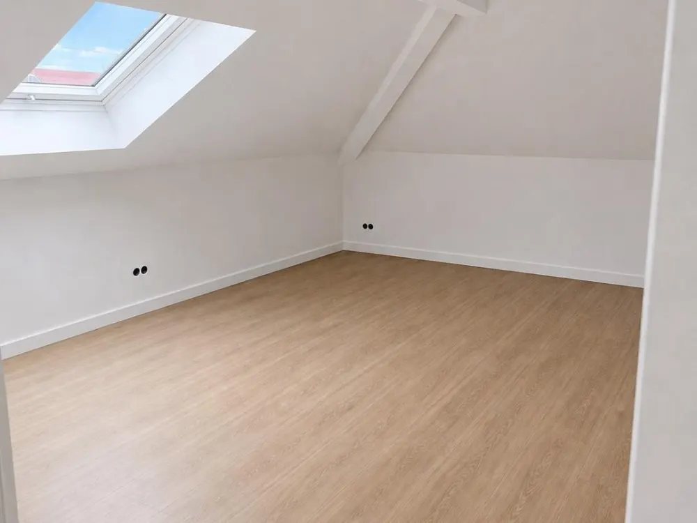 Großzügige Dachgeschosswohnung