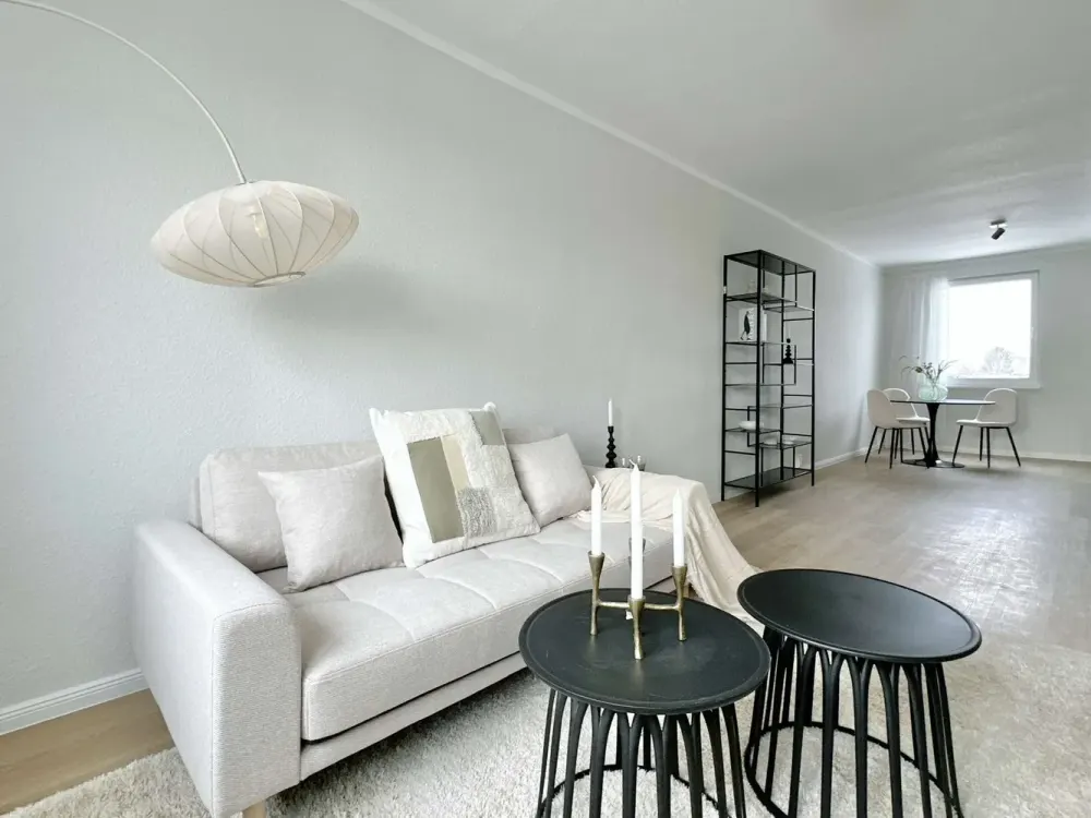 First occupancy after renovation: Modern 2-room apartment with fitted kitchen, balcony and parking space