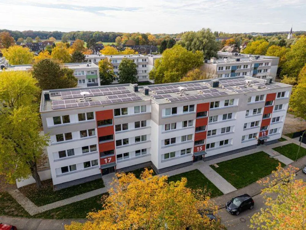 TOP renovierte Wohnung mit neuem Bad und Einbauküche !