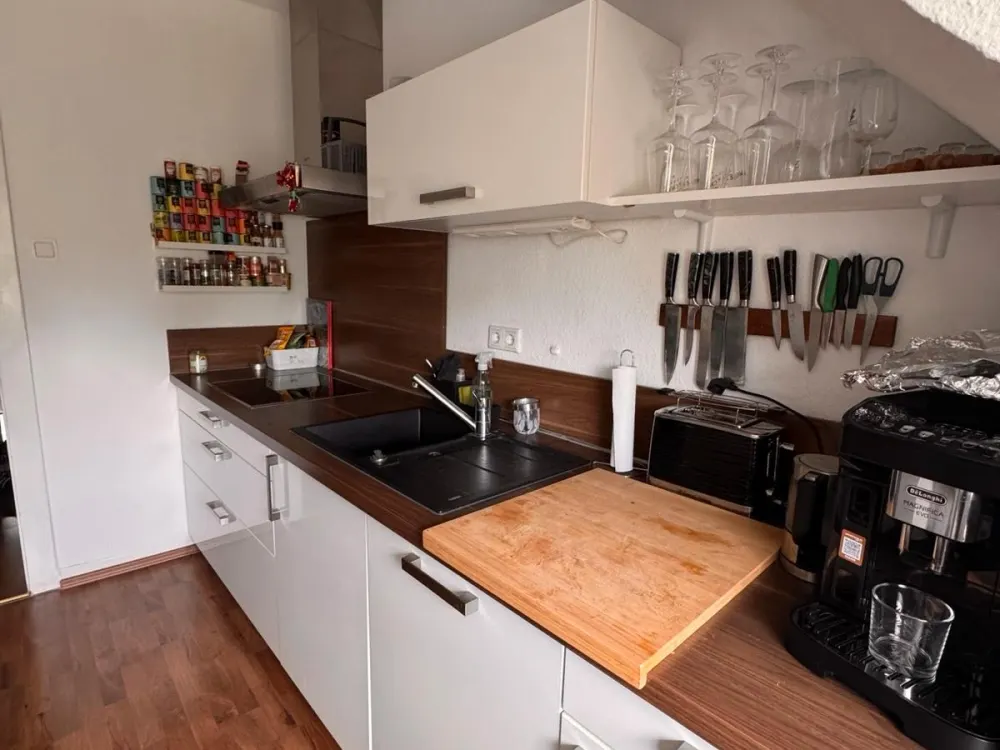 2 Zimmer Altbau Wohnung im Grünen