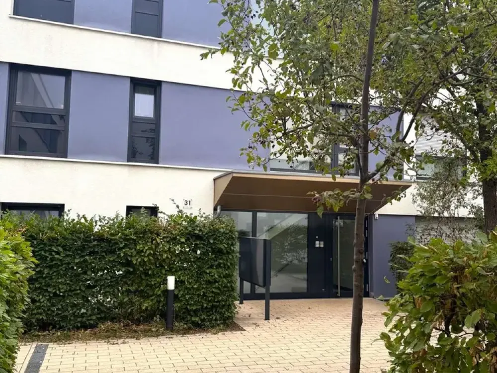4 Zimmerwohnung mit Balkon Einbauküche & Garage