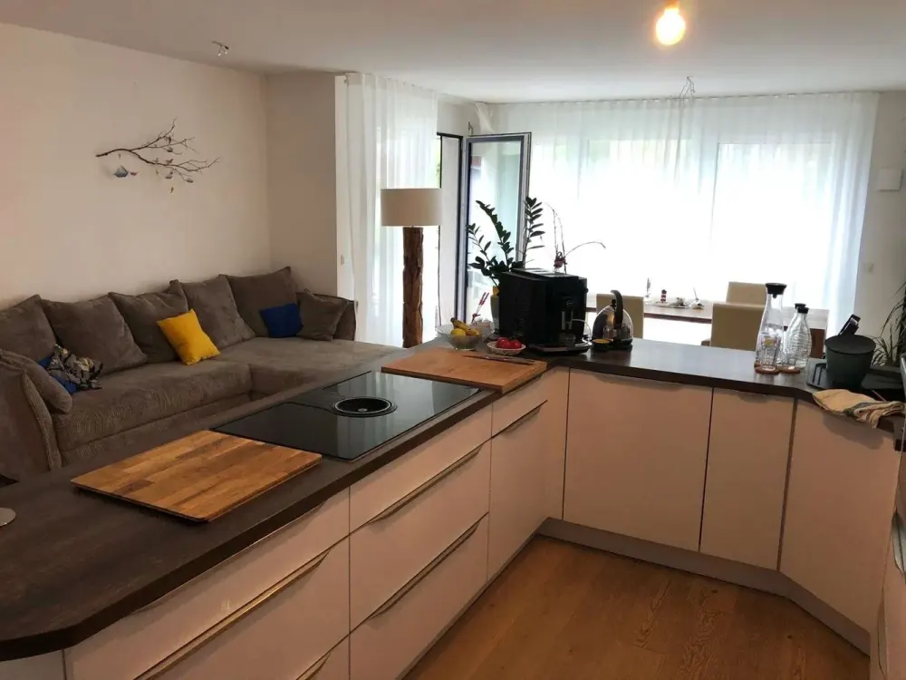 4 Zimmerwohnung mit Balkon Einbauküche & Garage