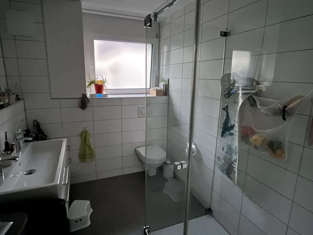 4 Zimmerwohnung mit Balkon Einbauküche & Garage