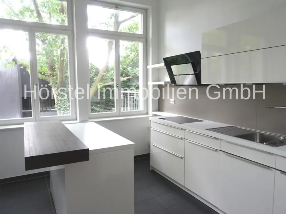 moderne 3 Zimmer Altbauwohnung im Erdgeschoss einer wunderschönen Villa in bester Wohnlage