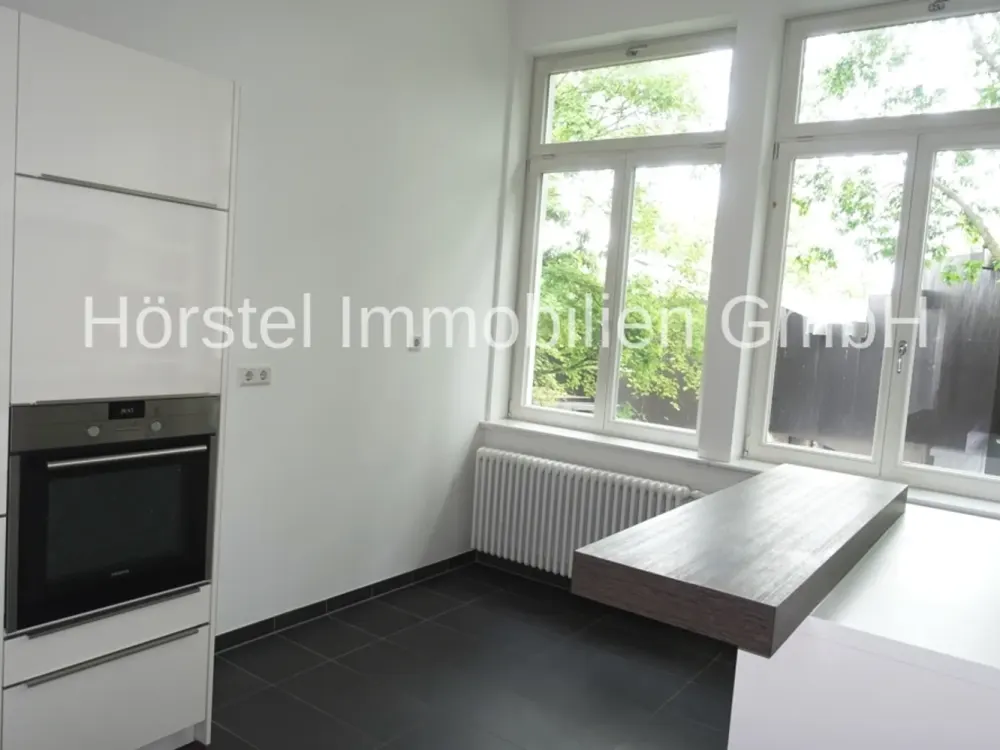 moderne 3 Zimmer Altbauwohnung im Erdgeschoss einer wunderschönen Villa in bester Wohnlage