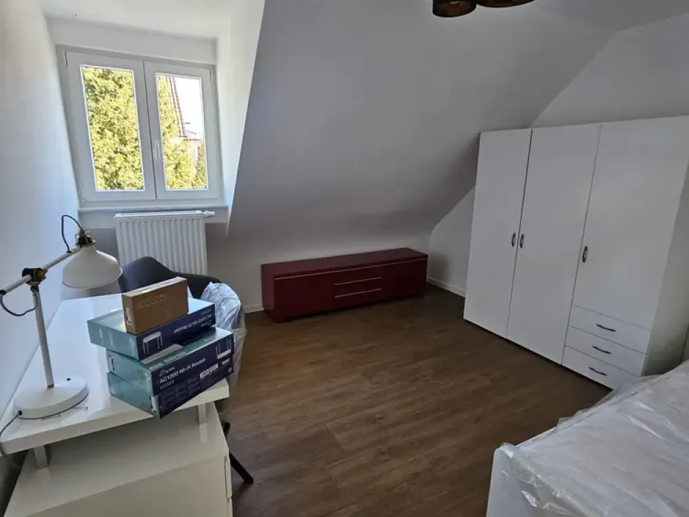 Helle möblierte moderne Wohnung (Erstbezug)