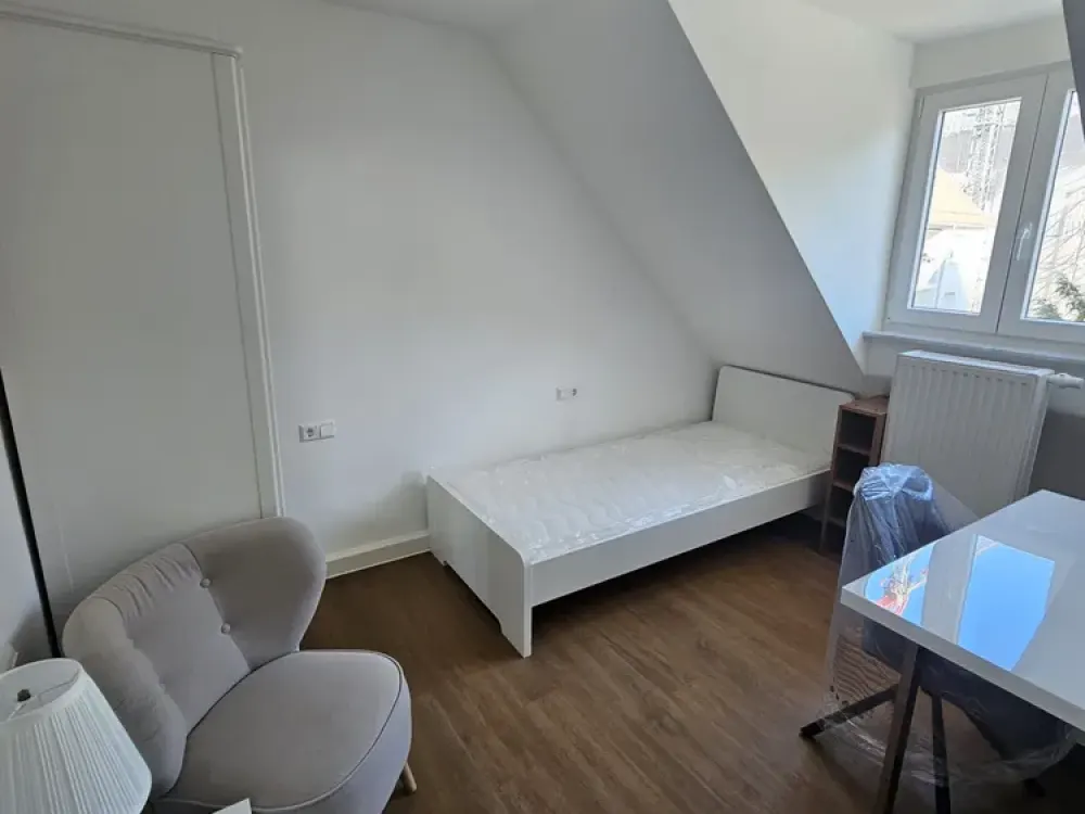 Helle möblierte moderne Wohnung (Erstbezug)
