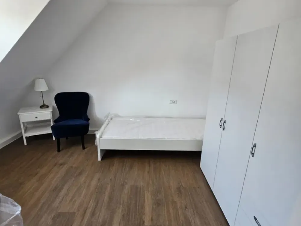 Helle möblierte moderne Wohnung (Erstbezug)
