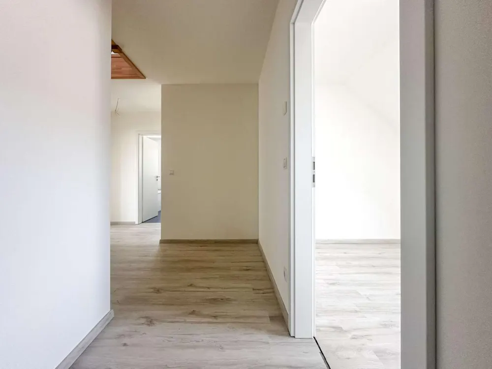 Hochwertige Ausstattung mit Tageslichtbad, Balkon, Stellplatz und Garage