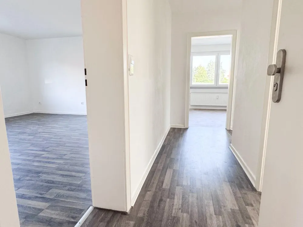 Modern wohnen, Energie sparen: Renovierte 3-Zimmer-Wohnung mit zukunftsorientierter Gebäudetechnik