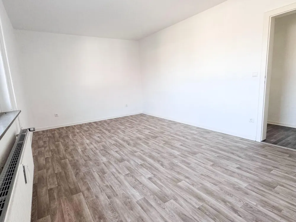 Modern wohnen, Energie sparen: Renovierte 3-Zimmer-Wohnung mit zukunftsorientierter Gebäudetechnik