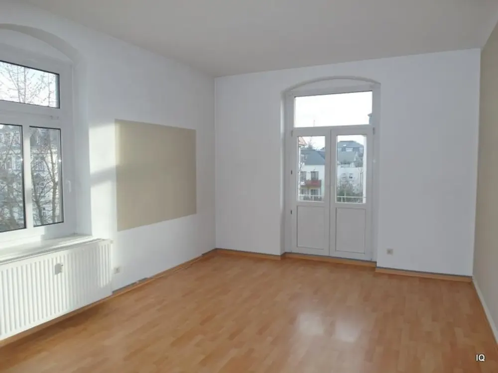 Ab Mitte Januar 2027: Geräumige 2-Zimmer-Wohnung mit Essküche, Laminatboden & Minibalkon