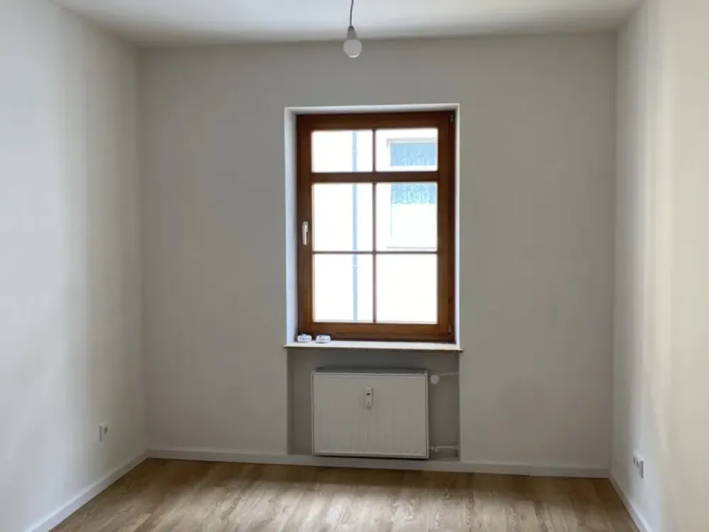 2,5 Zimmerwohnung mit Einbauküche und Wannenbad