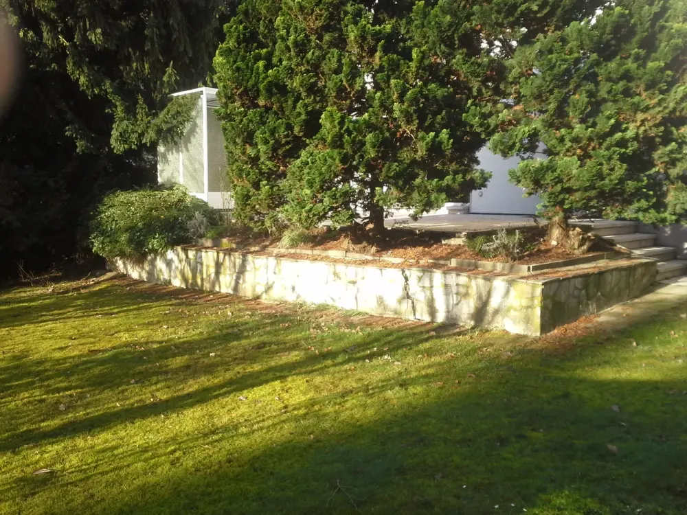 3-Zimmer 105m² Wohnung unmöbliert mit schönem großen Garten mit Terrasse zur Alleinnutzung
