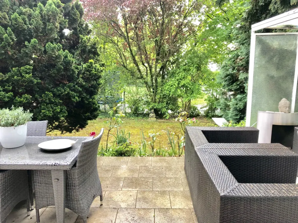 3-Zimmer 105m² Wohnung unmöbliert mit schönem großen Garten mit Terrasse zur Alleinnutzung