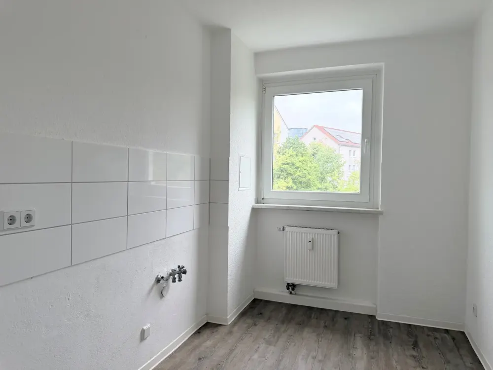 City Life Meets Family Idyllic: 3 Rooms, Balcony & Green Surroundings in the City Center