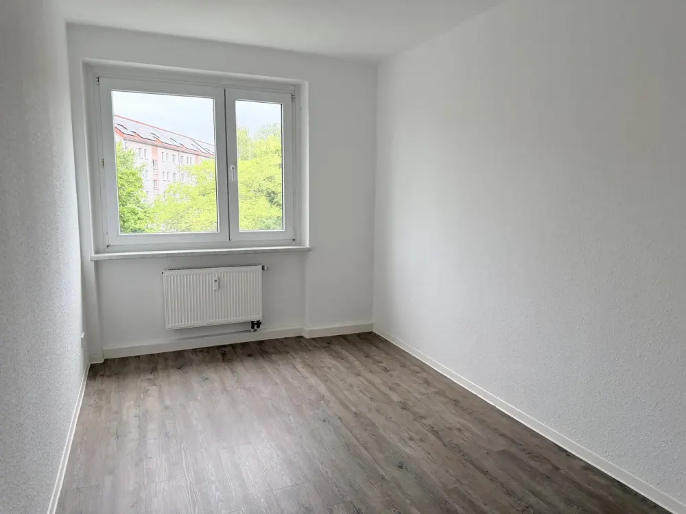 City Life Meets Family Idyllic: 3 Rooms, Balcony & Green Surroundings in the City Center