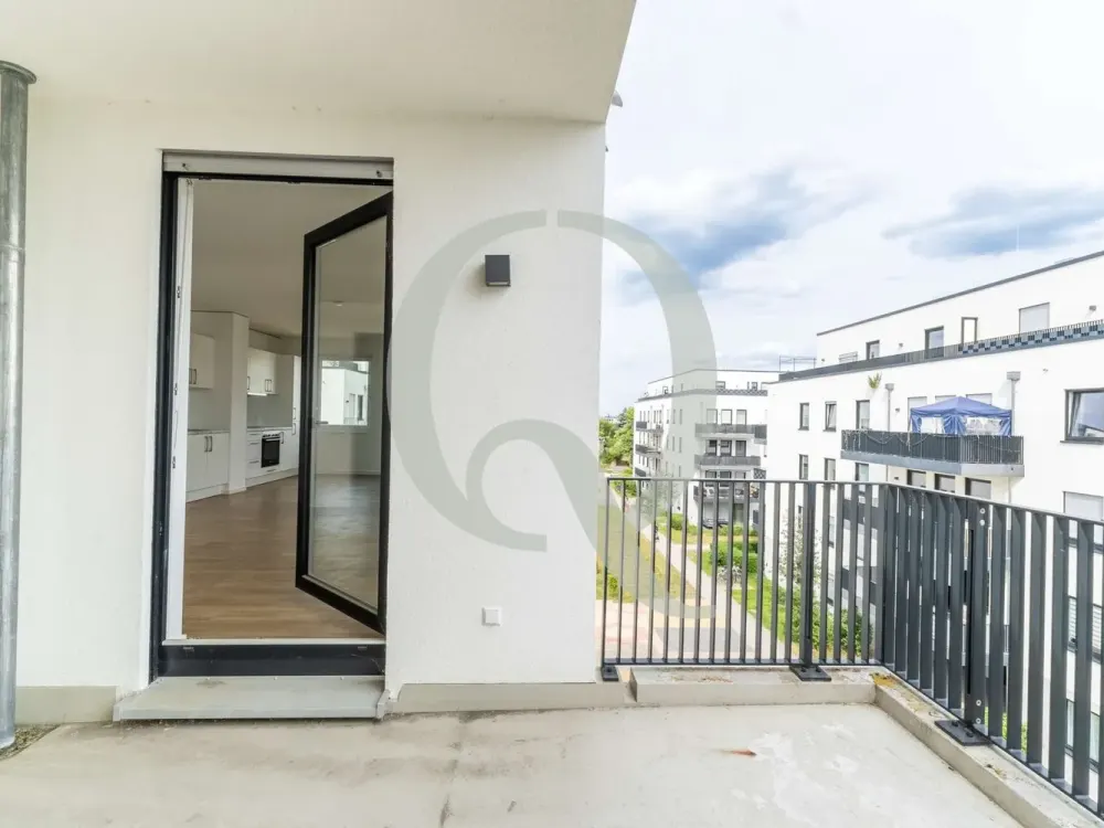 Großzügiger Balkon & moderne Ausstattung, Neubau in Schönefeld